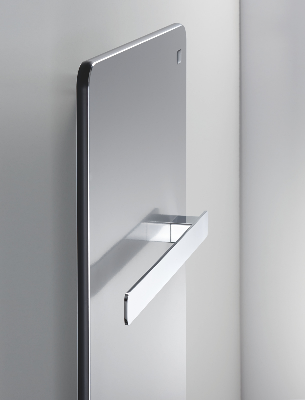 Focus Zehnder Vitalo Bar Decorative radiator Side view