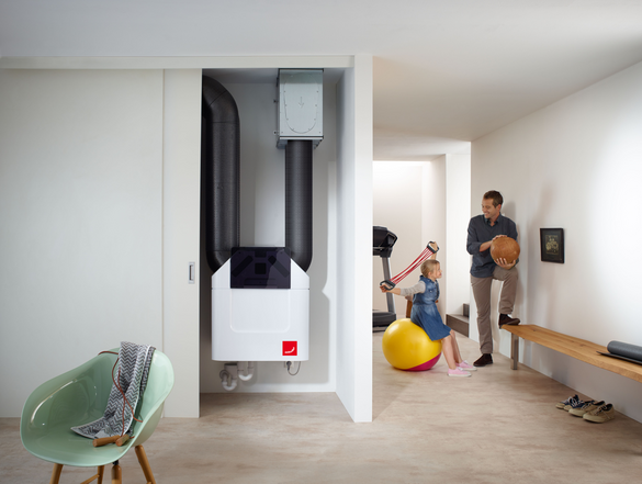 comfo Air Q, CA Q, Basement, retouching, milieu, updated logo, removed elements, father and daughter, people,