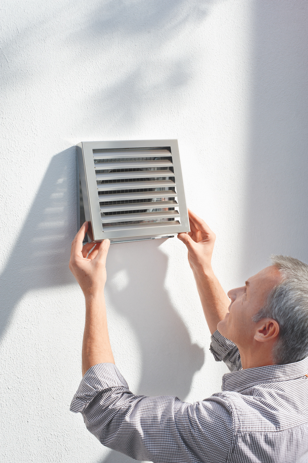 Photograph Zehnder ComfoEdge Comfortable indoor ventilation Front view